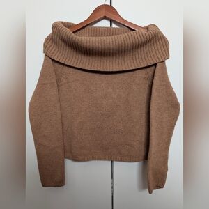 Old Navy Women's Turtleneck Sweater in Tan